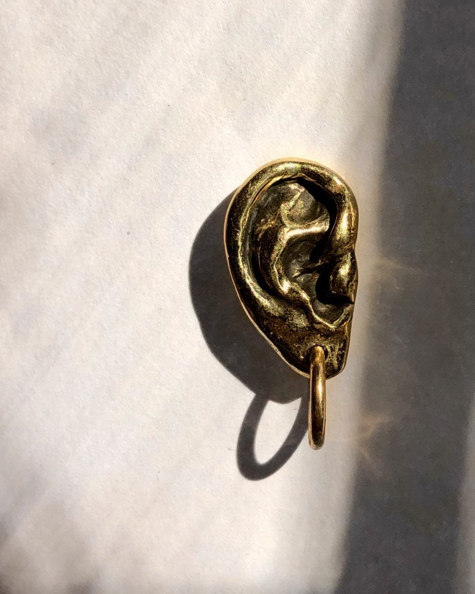 Clous d'oreilles