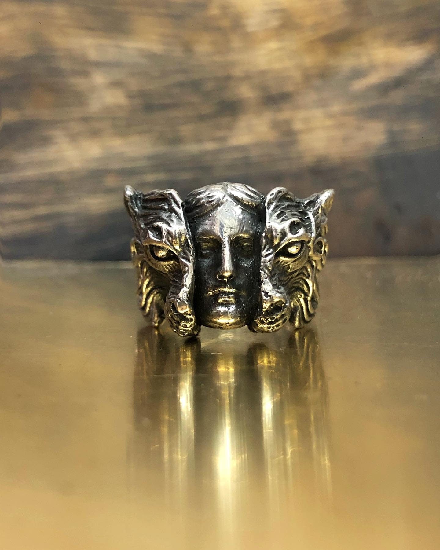 Anillo Leona 