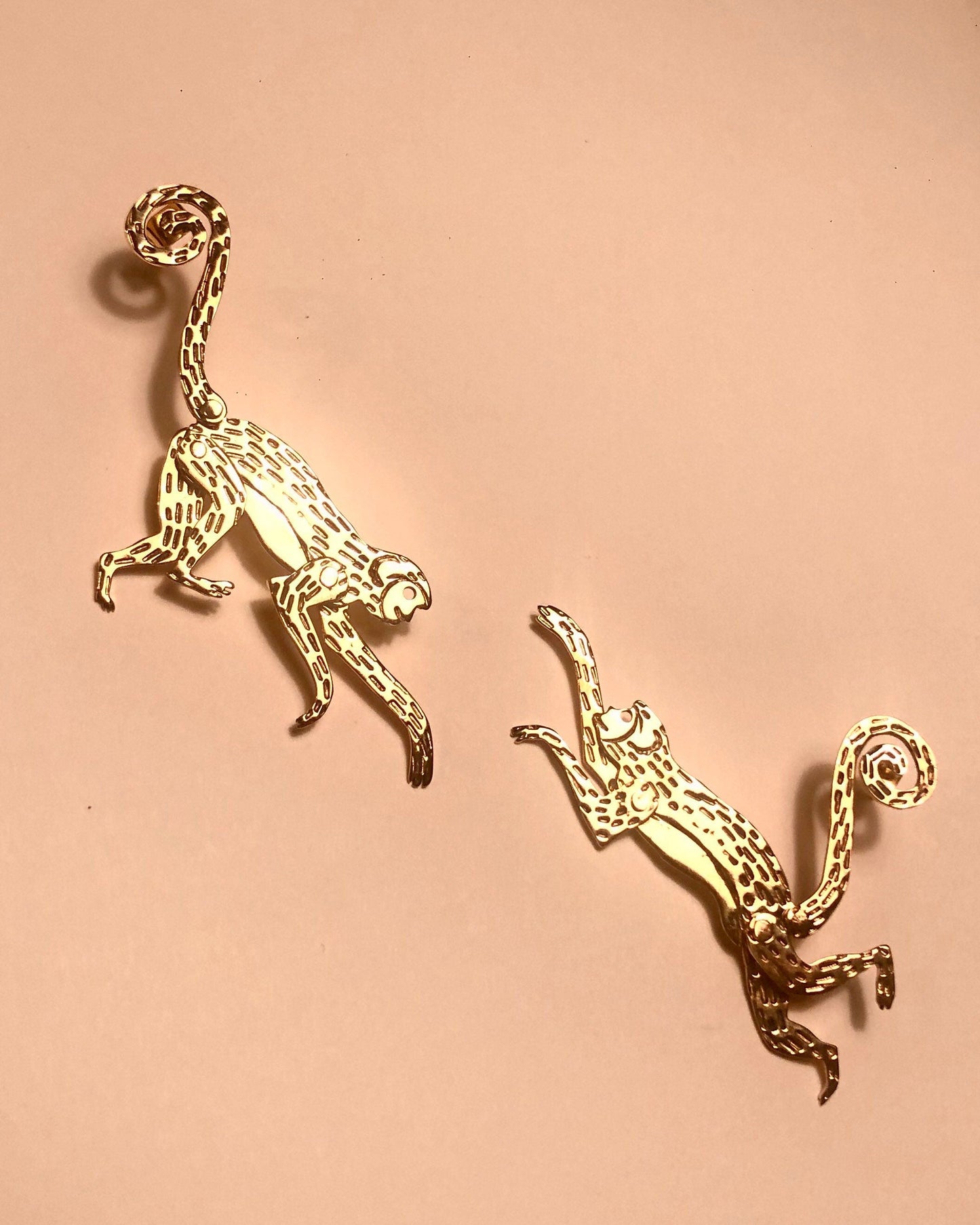 Pendientes de Mono Articulado